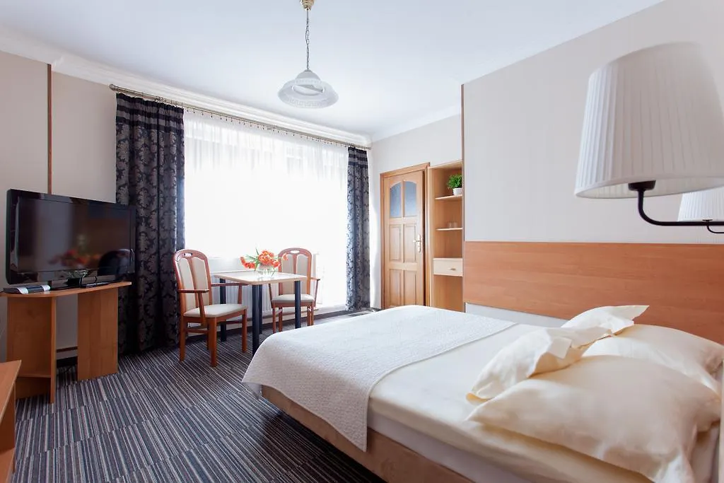 Villa Anna Gdansk - Noclegi Rooms - Free Parking 2*,  Polonya